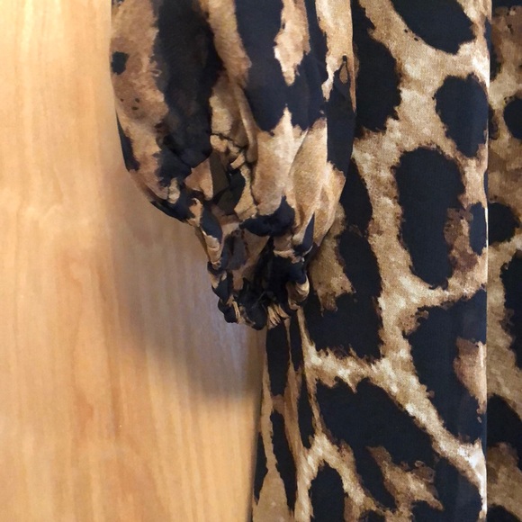 Forever 21 Sheer Cape - Picture 5 of 6